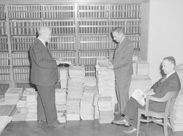 Feature._Bibliotheque_St._Sulpice_BAnQ_P48S1P09080